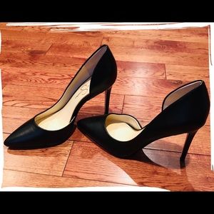 Jessica Simpson Black Pumps!